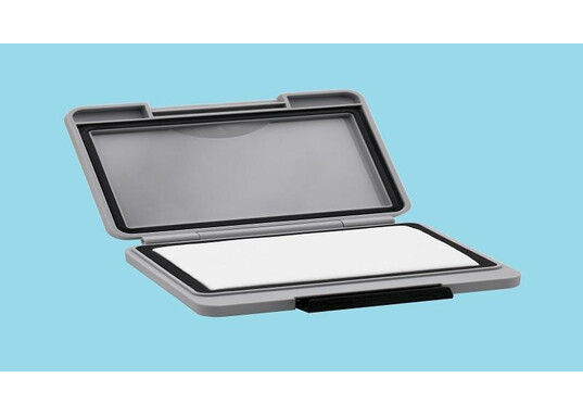 Versitile ink pad Long-lasting special pad for quick-drying inks.